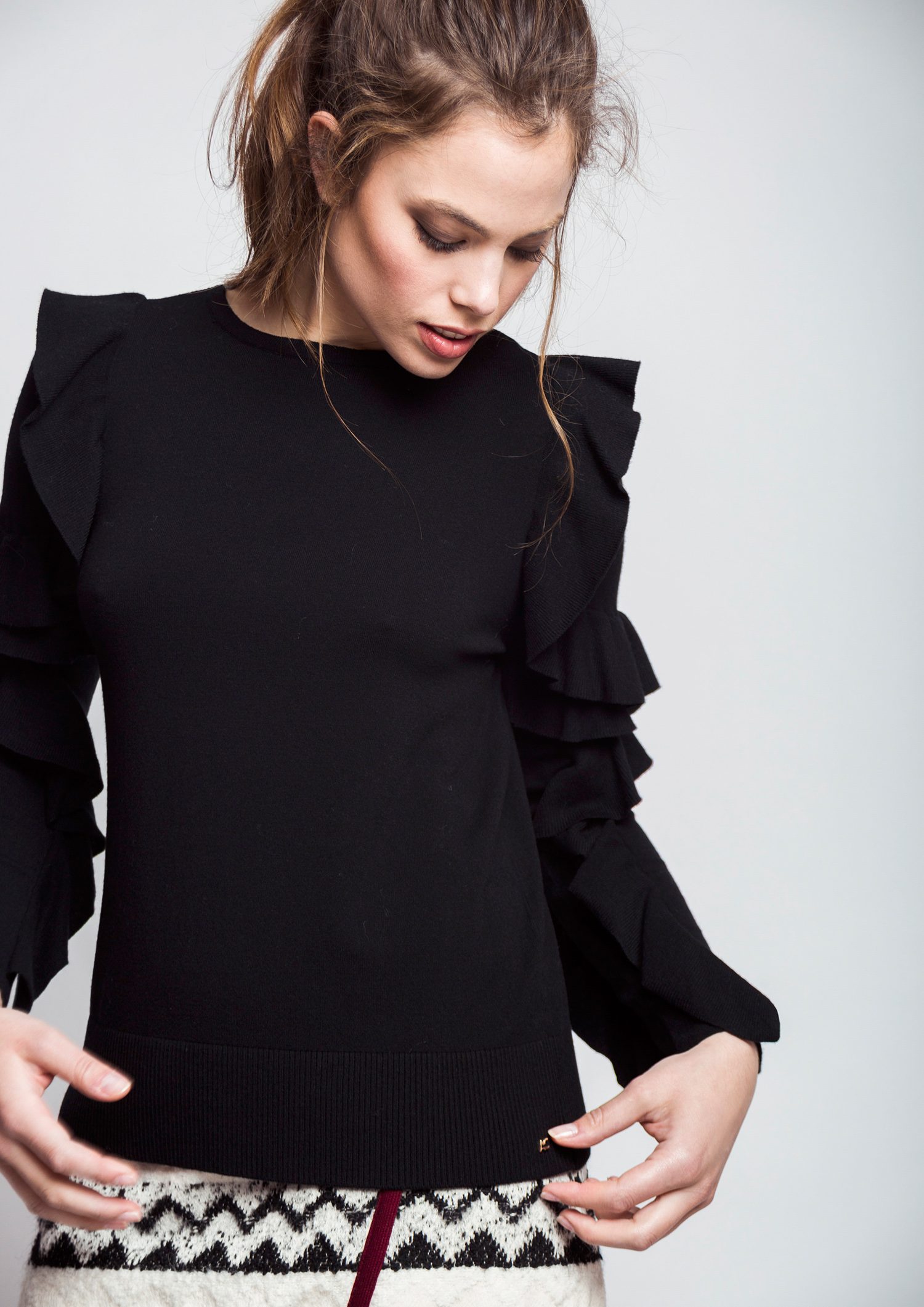 Jersey negro volantes