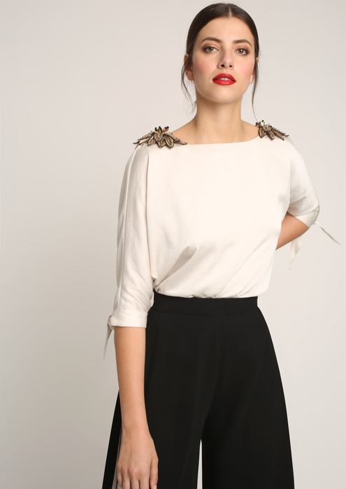 Blusa De Fiesta Con Pedreria En Hombros