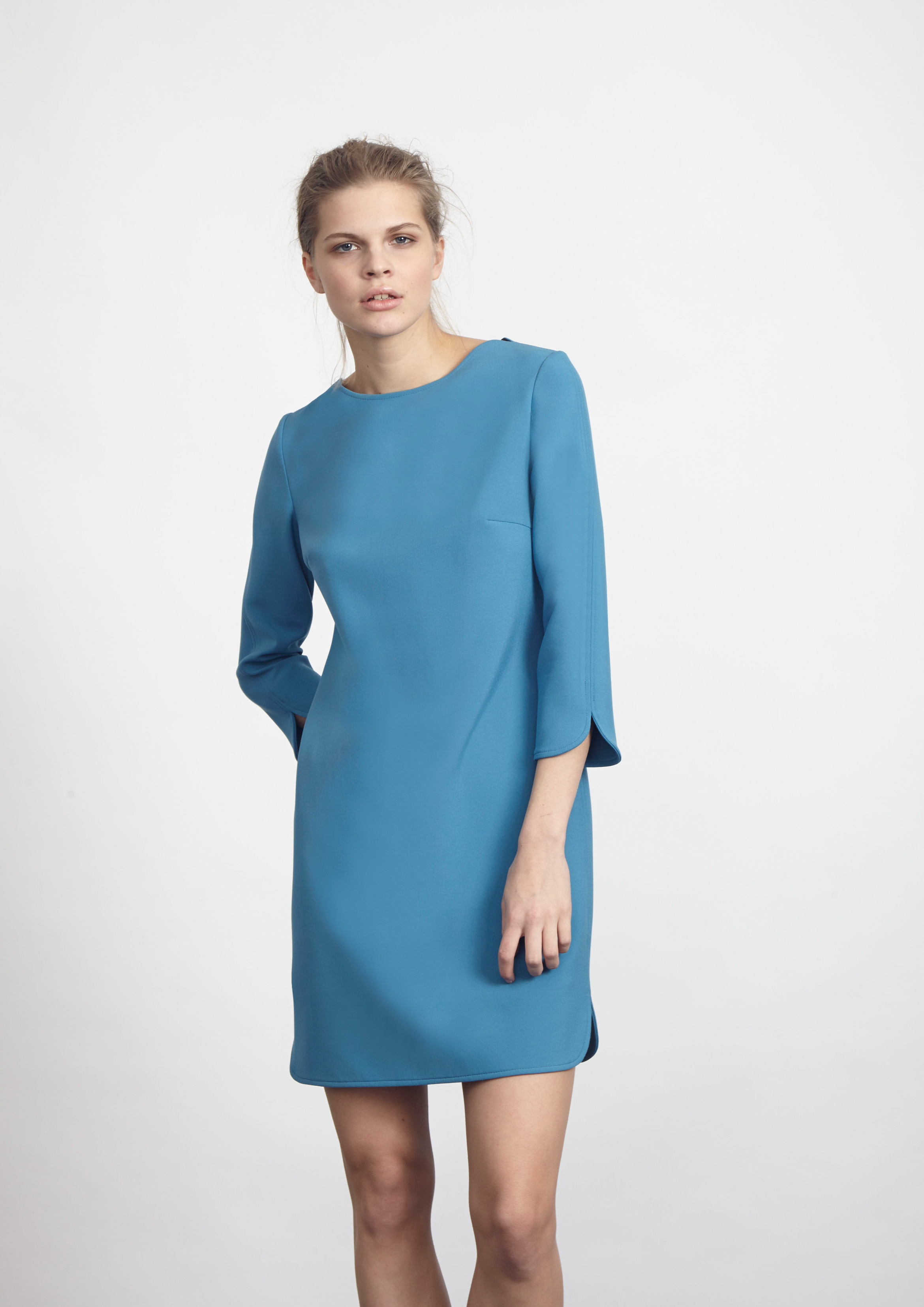 Semi-fitted dress in blue