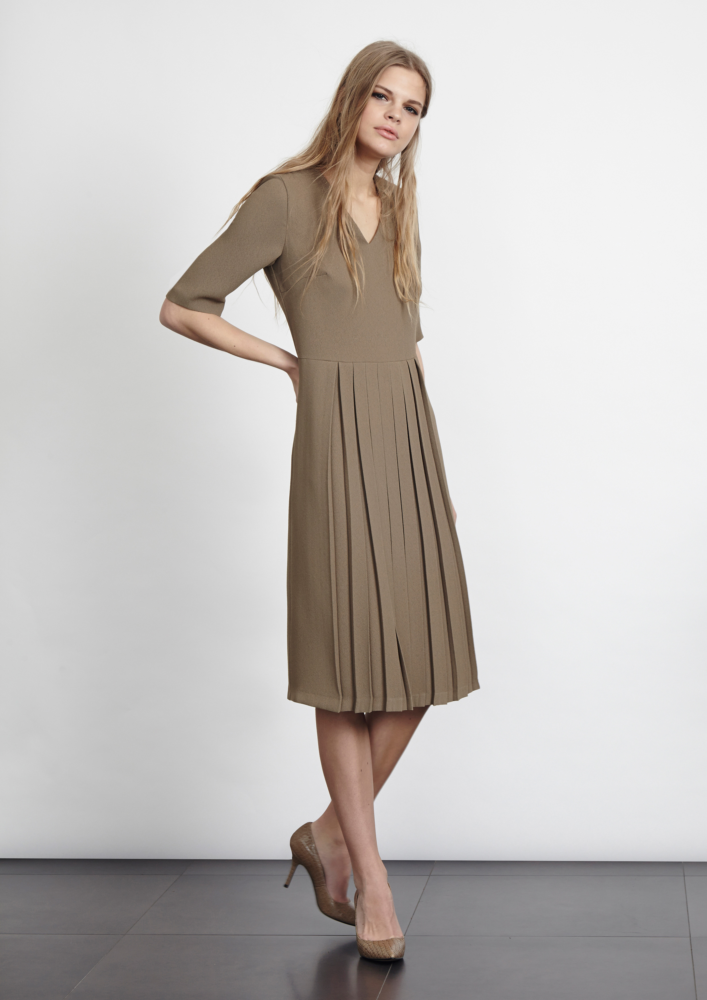 Pleated front dress in khaki