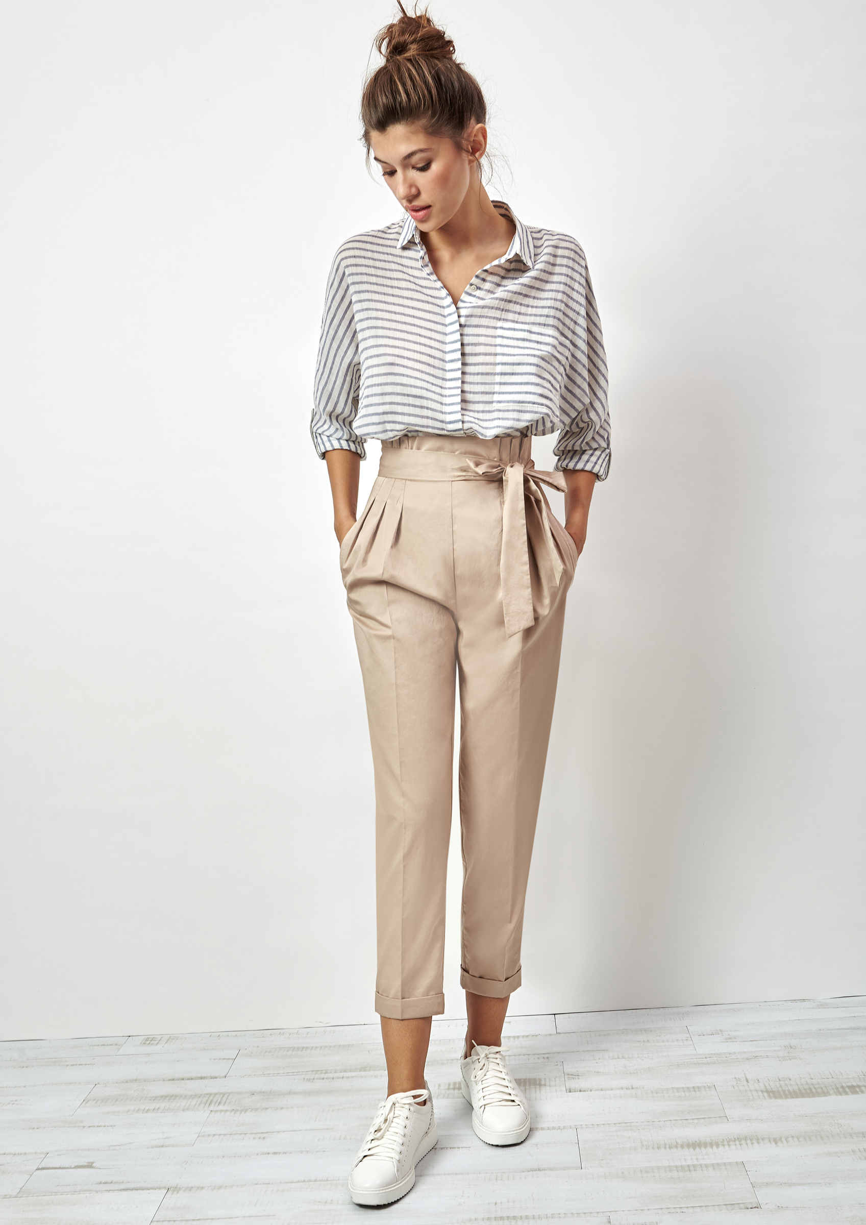 Anklelength trousers with bow