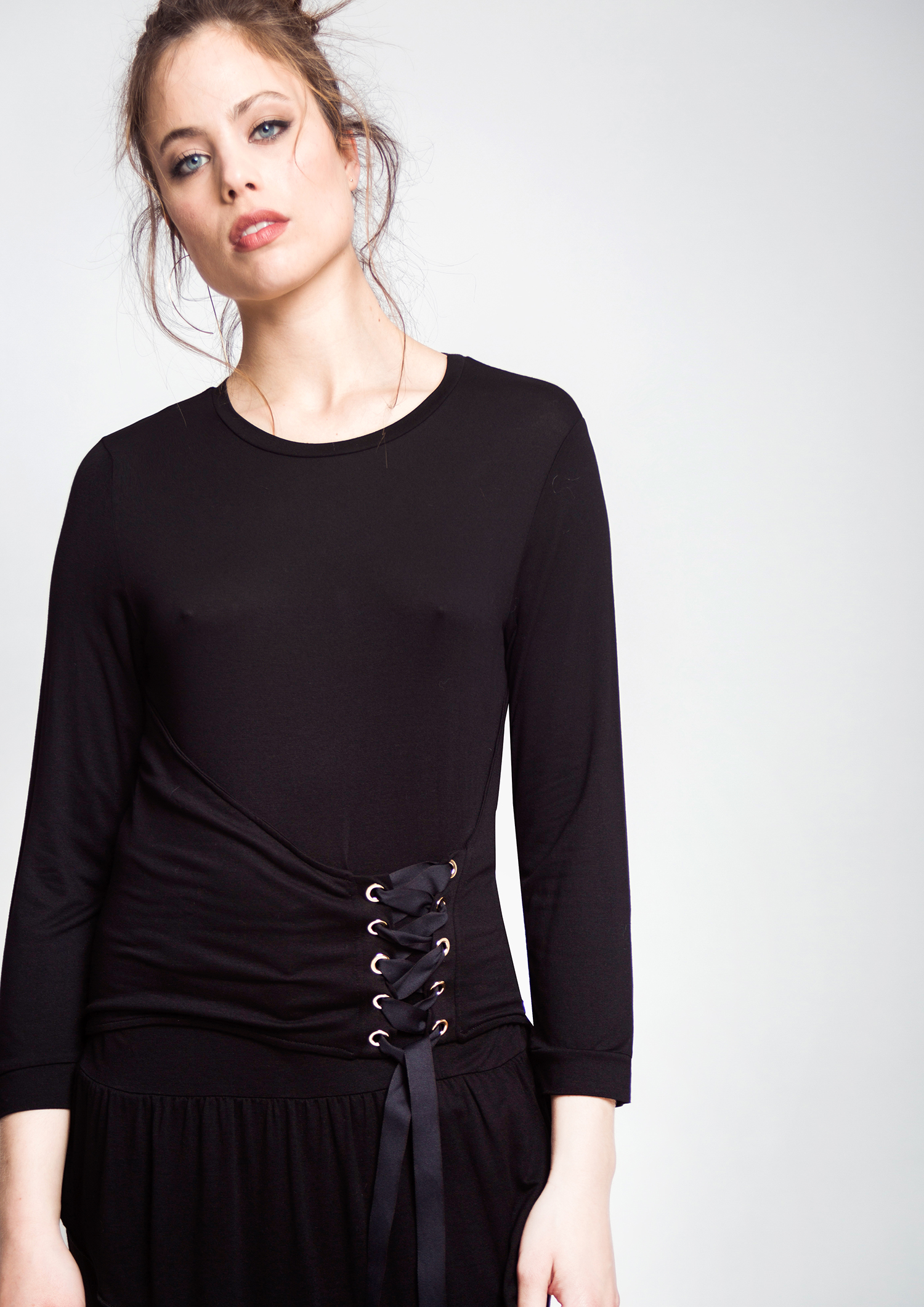 Fitted black Tshirt.