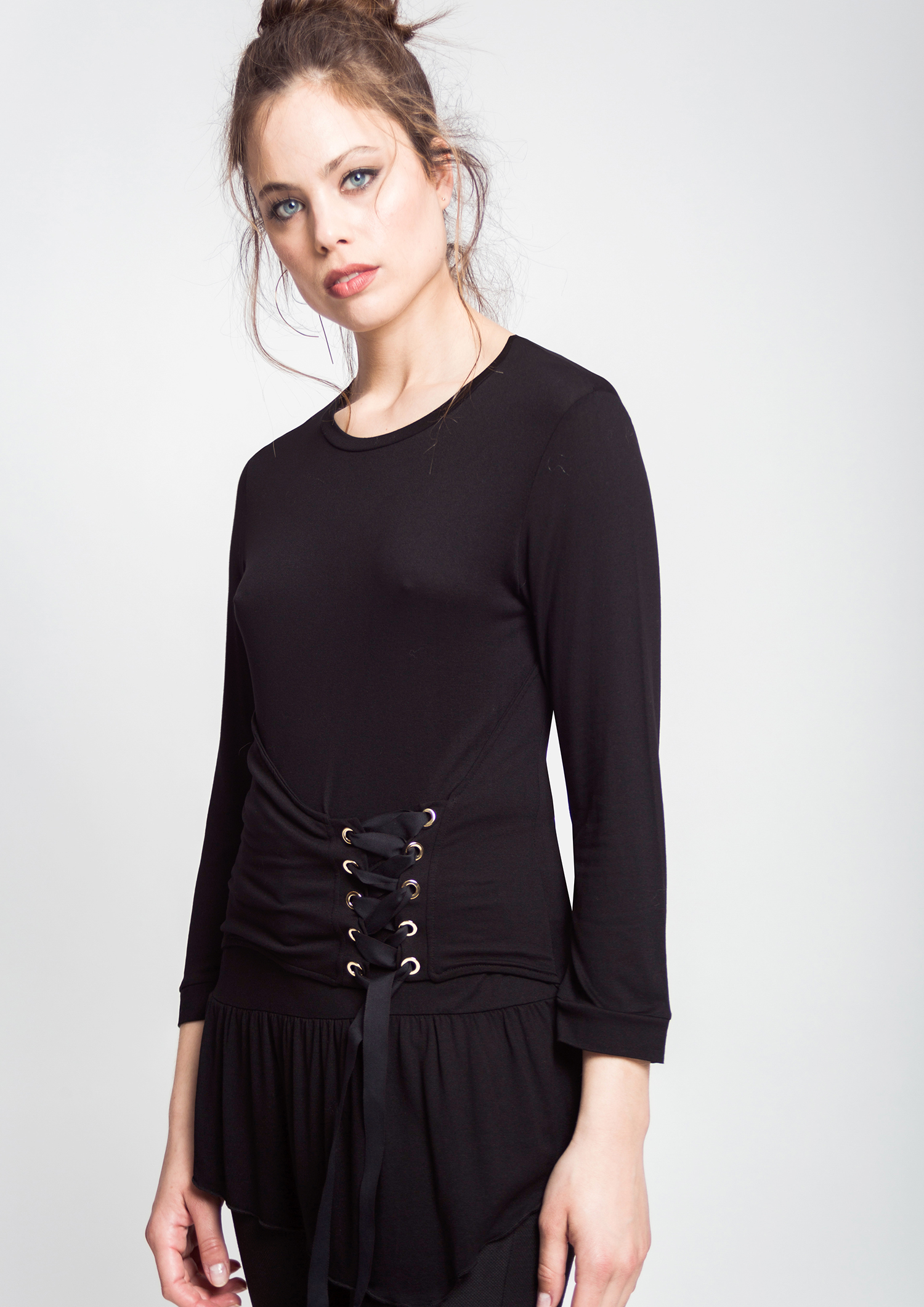 Fitted black Tshirt.