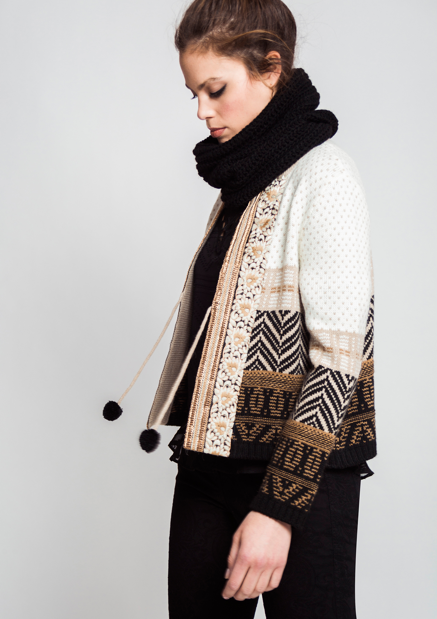 Short ethnic jacket.