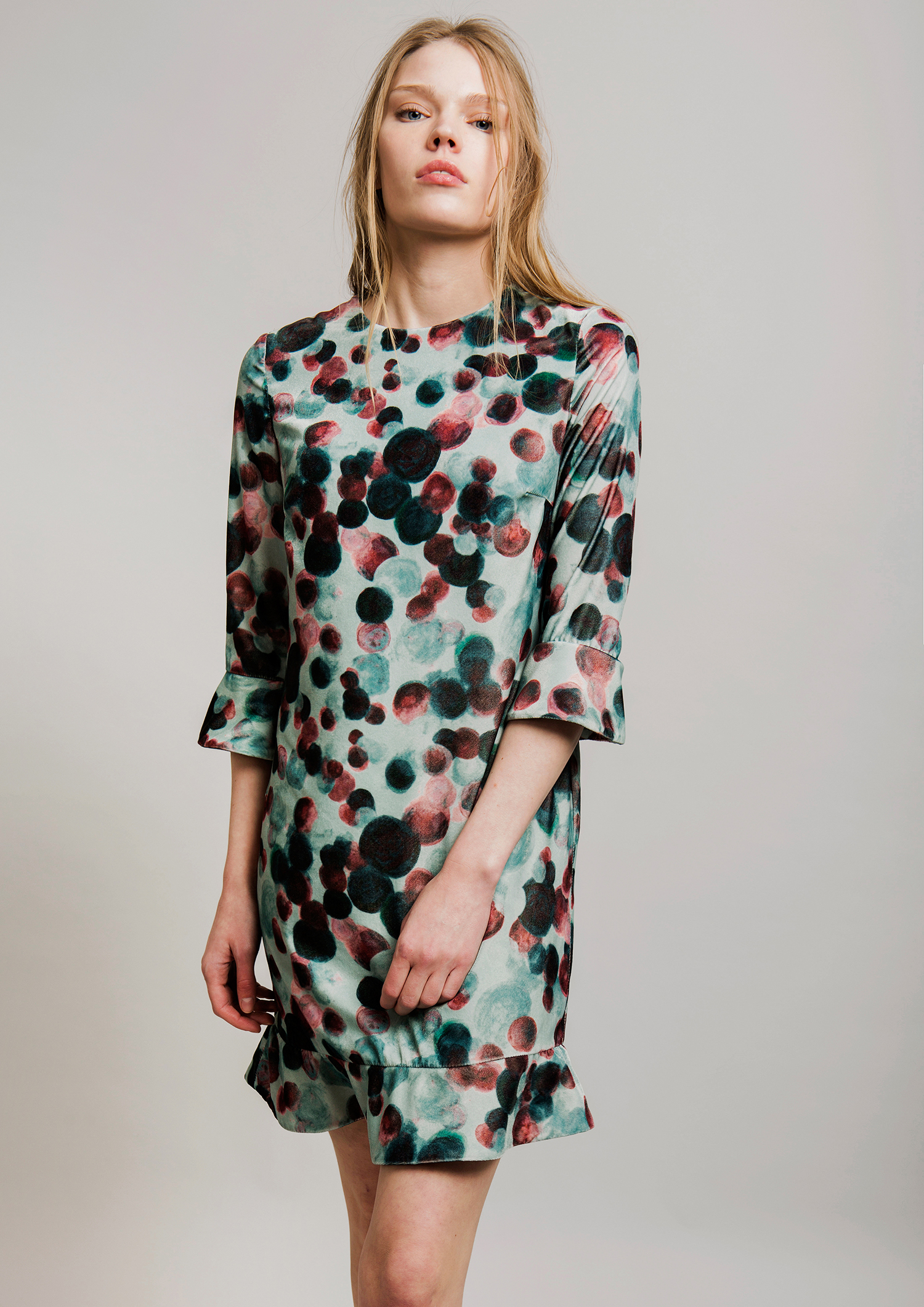 Short print velvet dress.