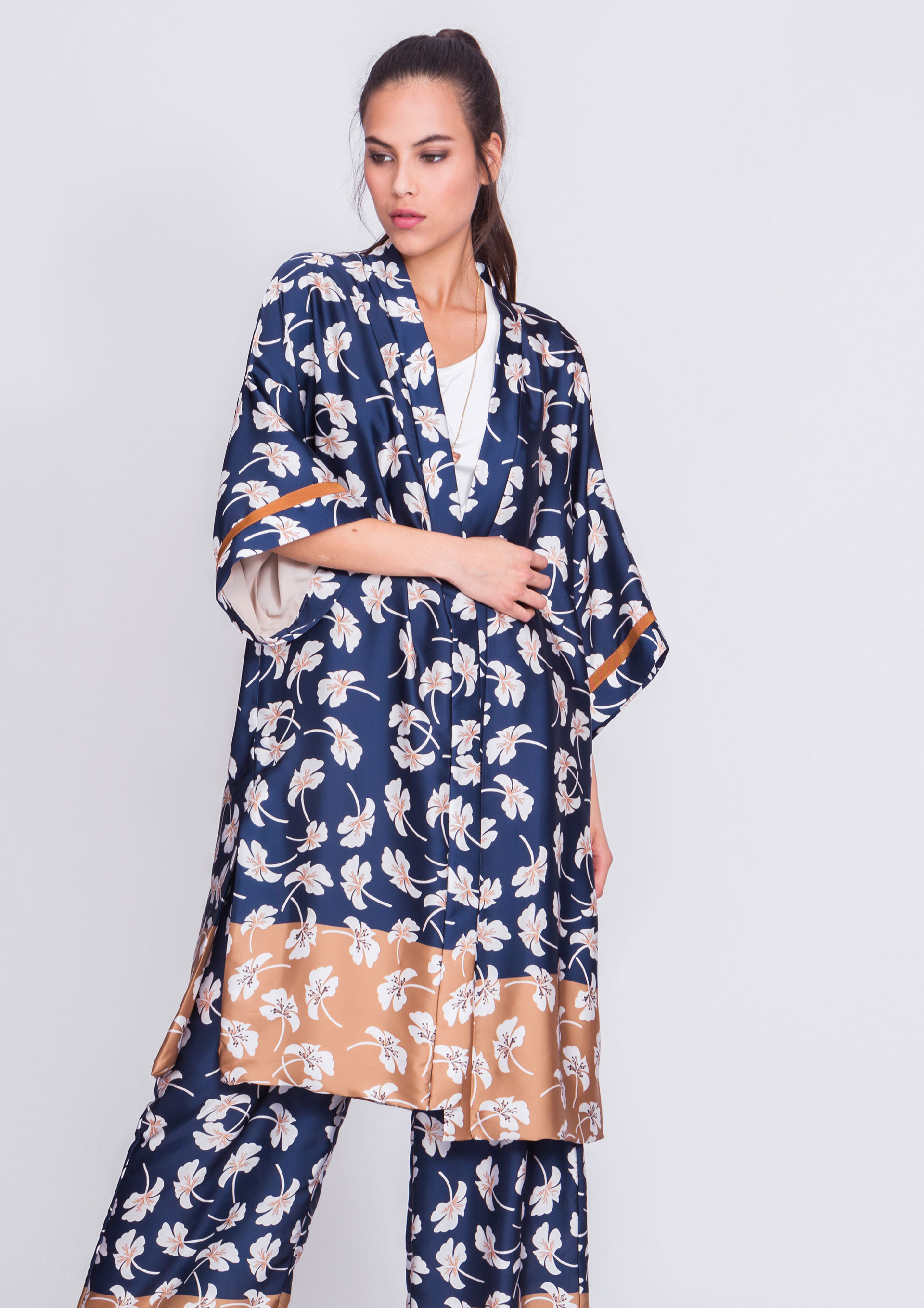 Navy print kimono