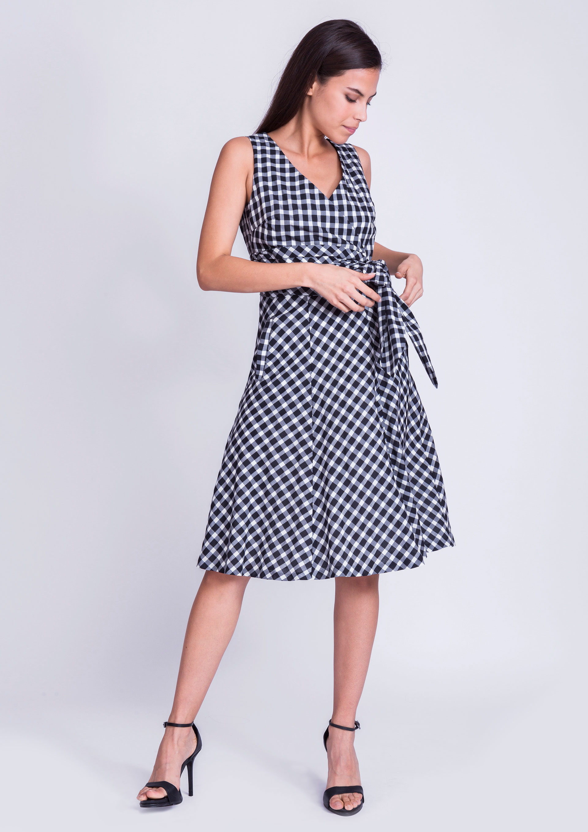 Gingham dress in black