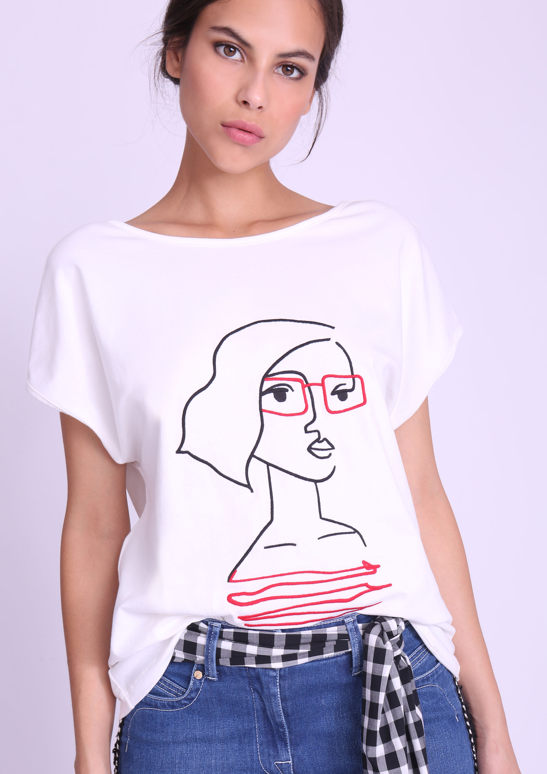 White Tshirt with girl print