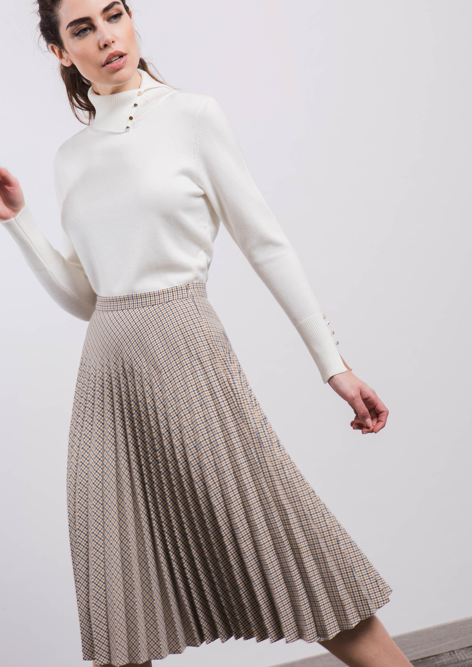 Pleated houndstooth skirt