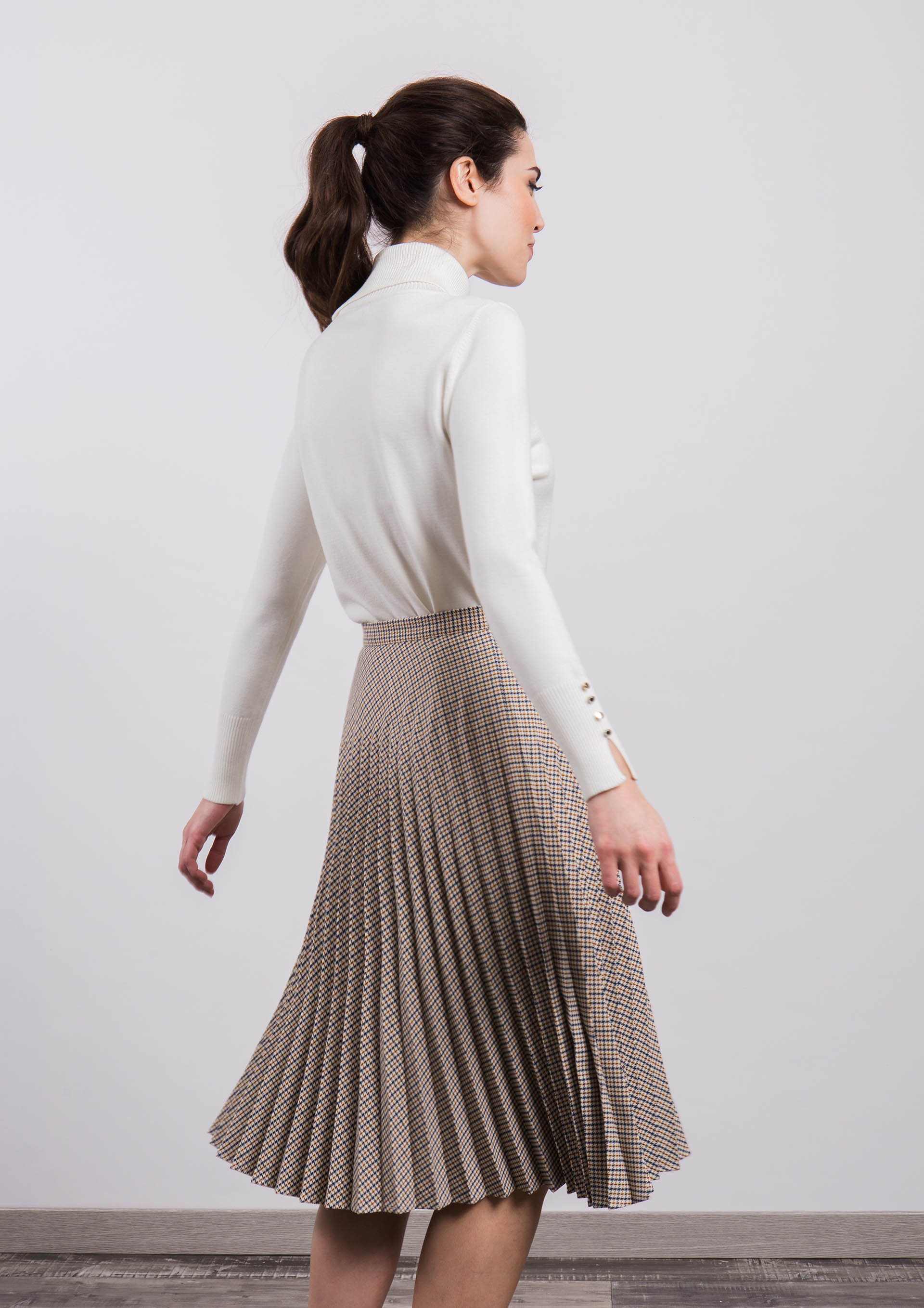 Pleated houndstooth skirt
