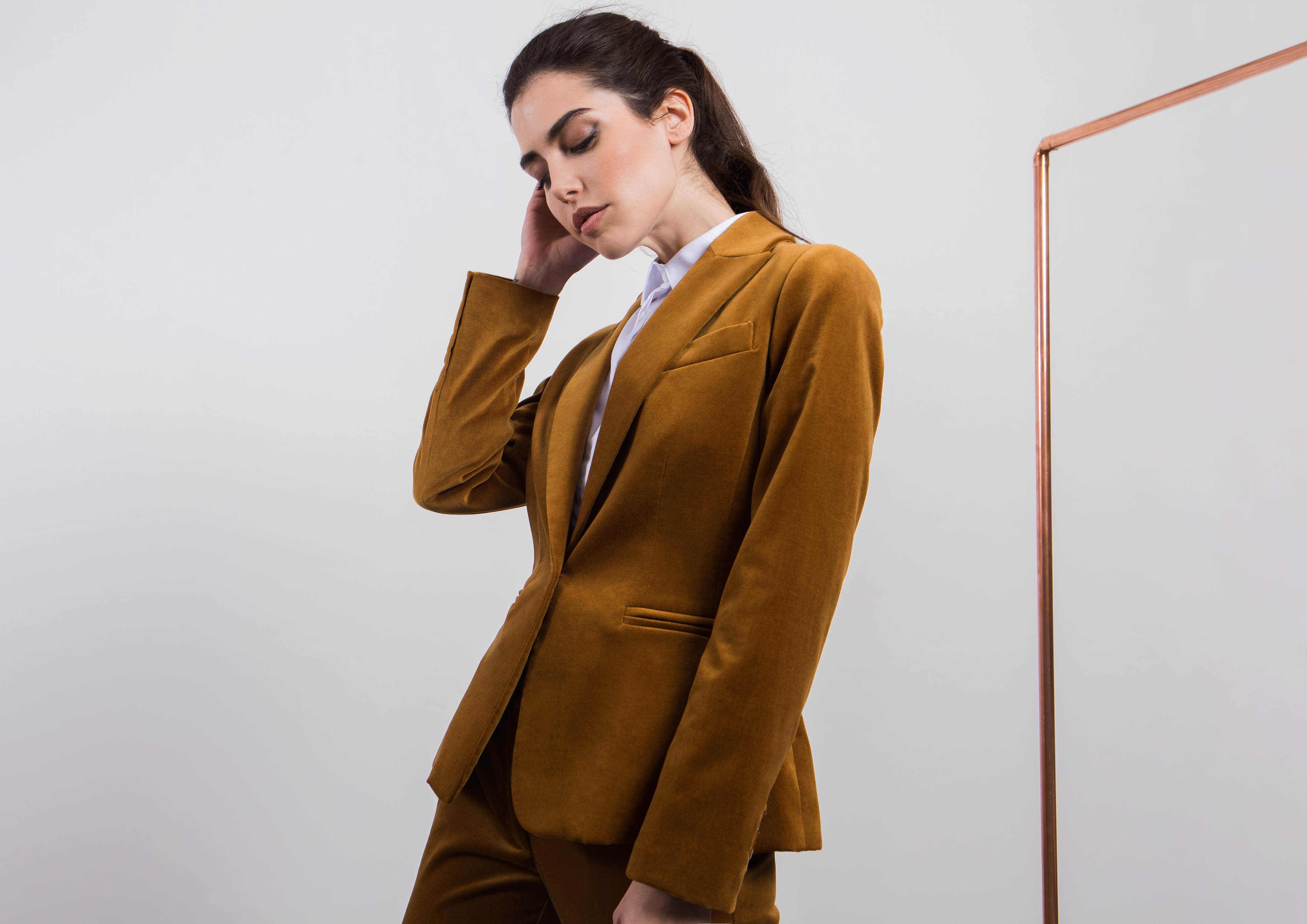 Velvet blazer in mustard