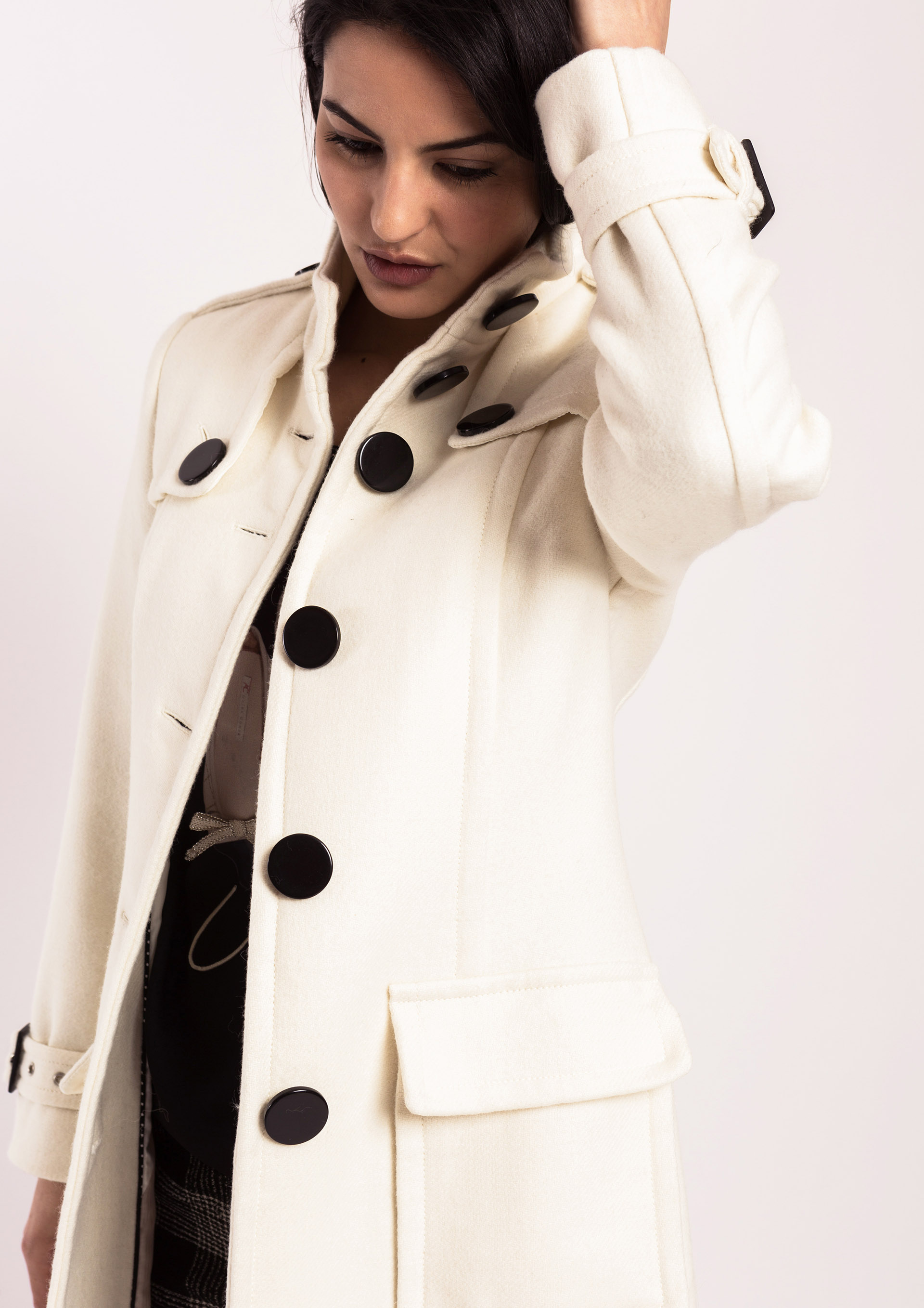 Wool coat in ecru with contrast buttons