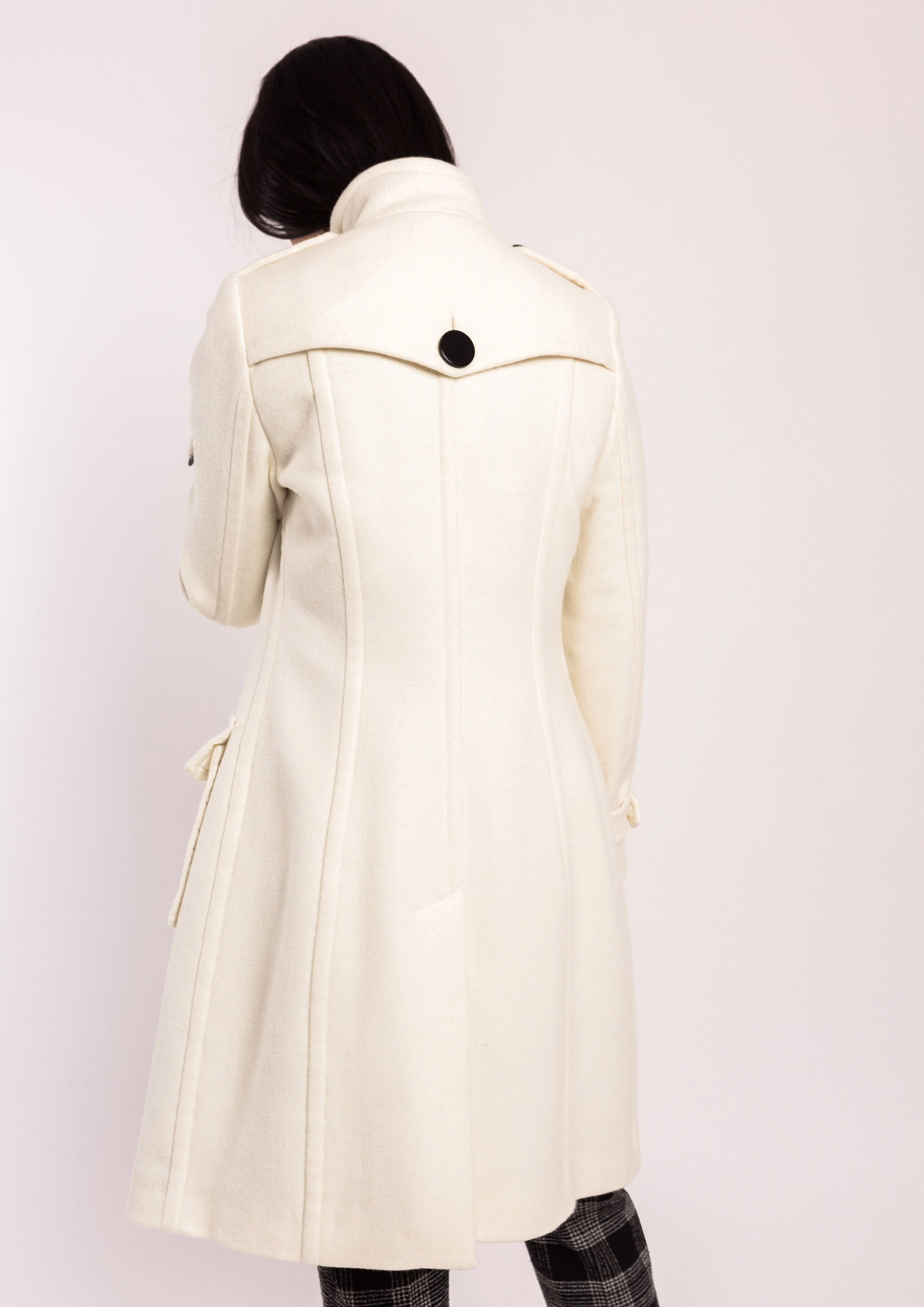 Wool coat in ecru with contrast buttons