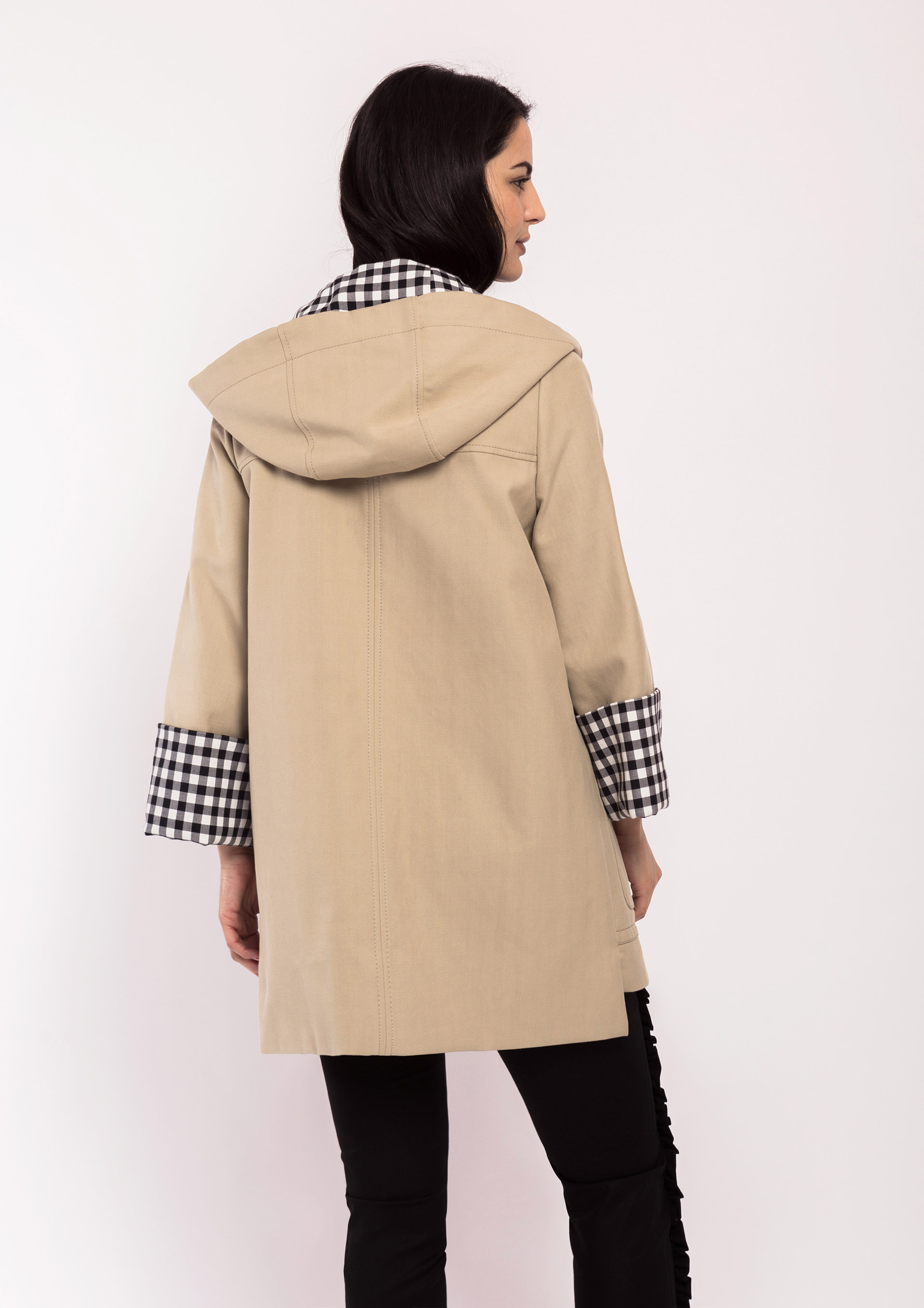 Straight beige raincoat with gingham