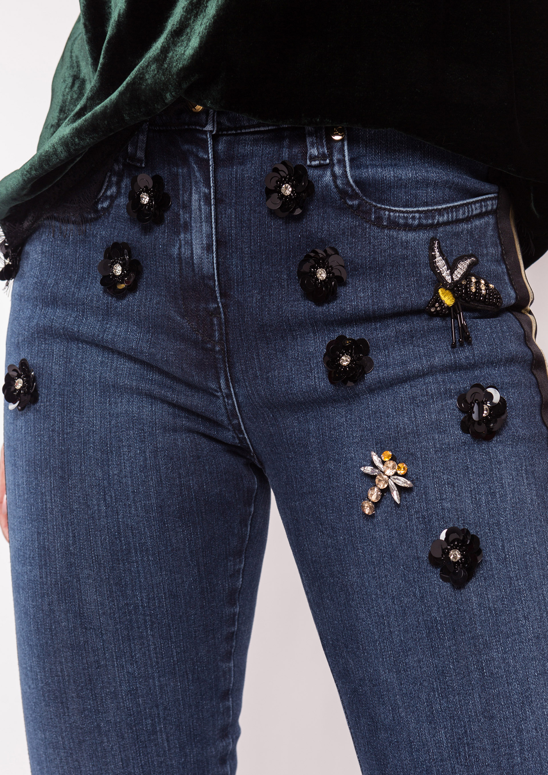 Jeans with floral appliqués