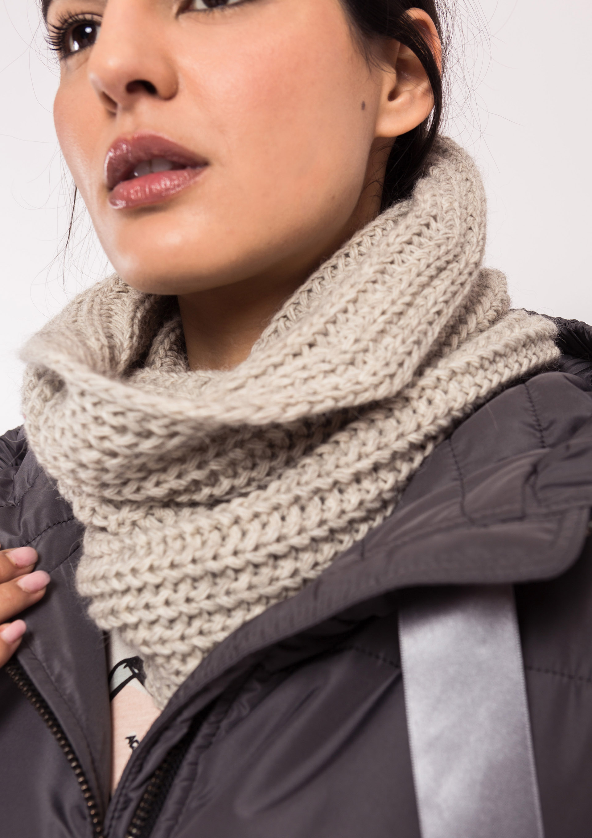 Beige knit snood