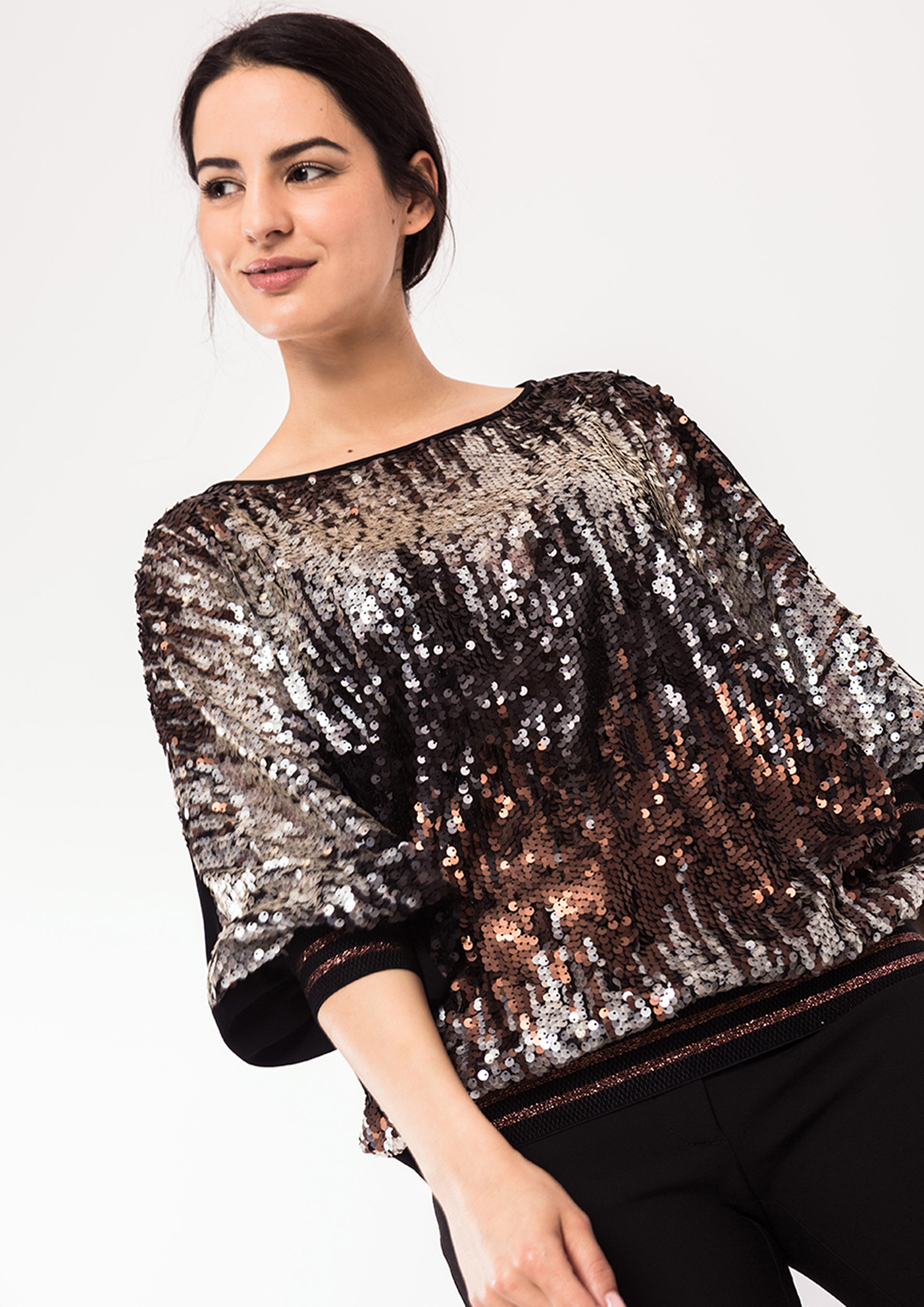 Oversize top with sequins