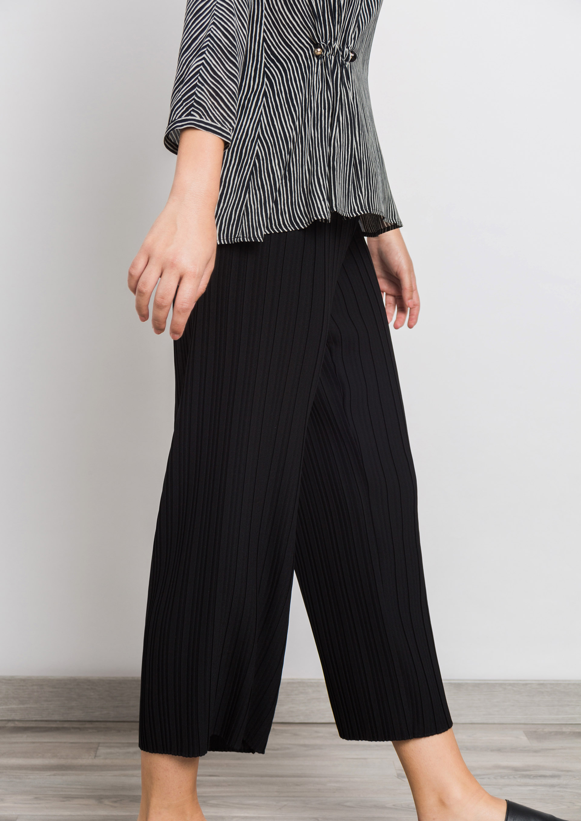 Black pleated culottes