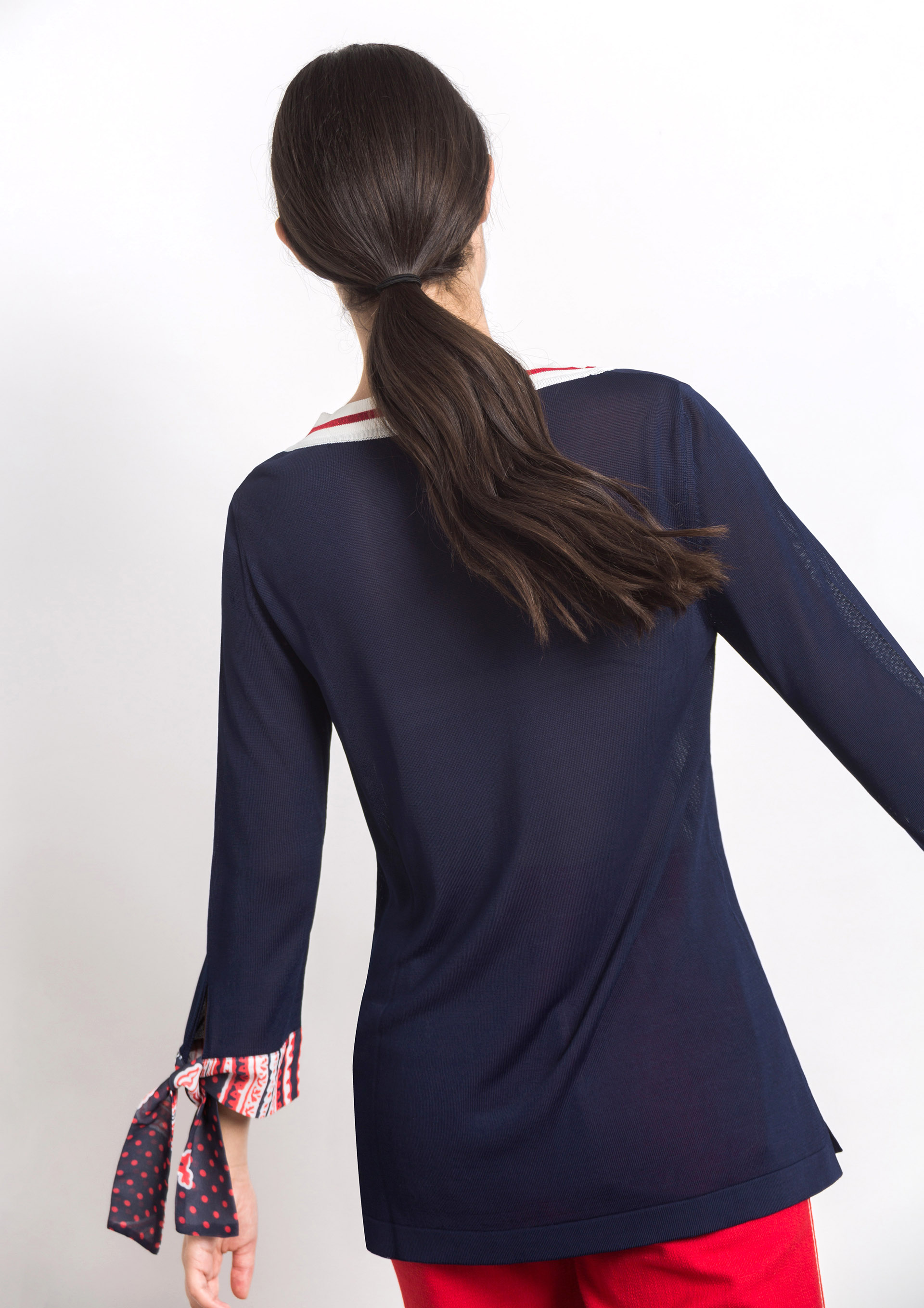 Navy sweater with three-quarter length sleeves