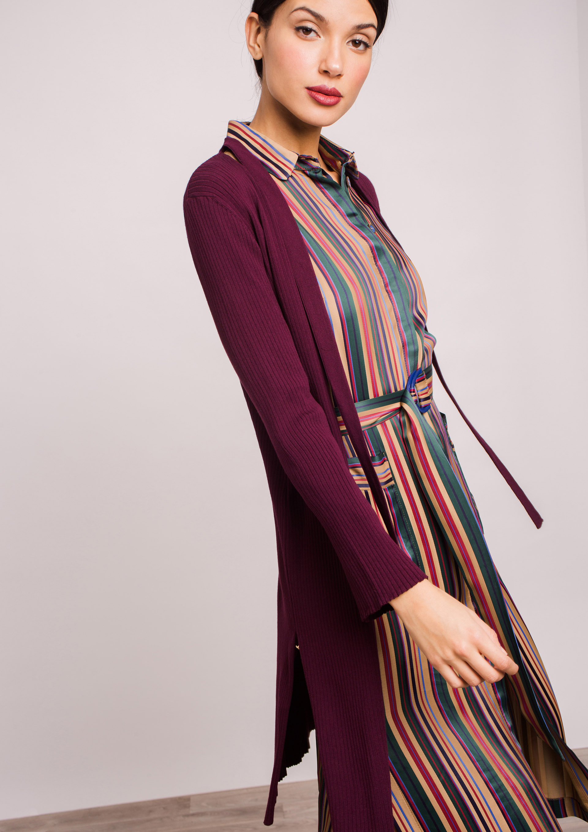 Knit cardigan in aubergine.