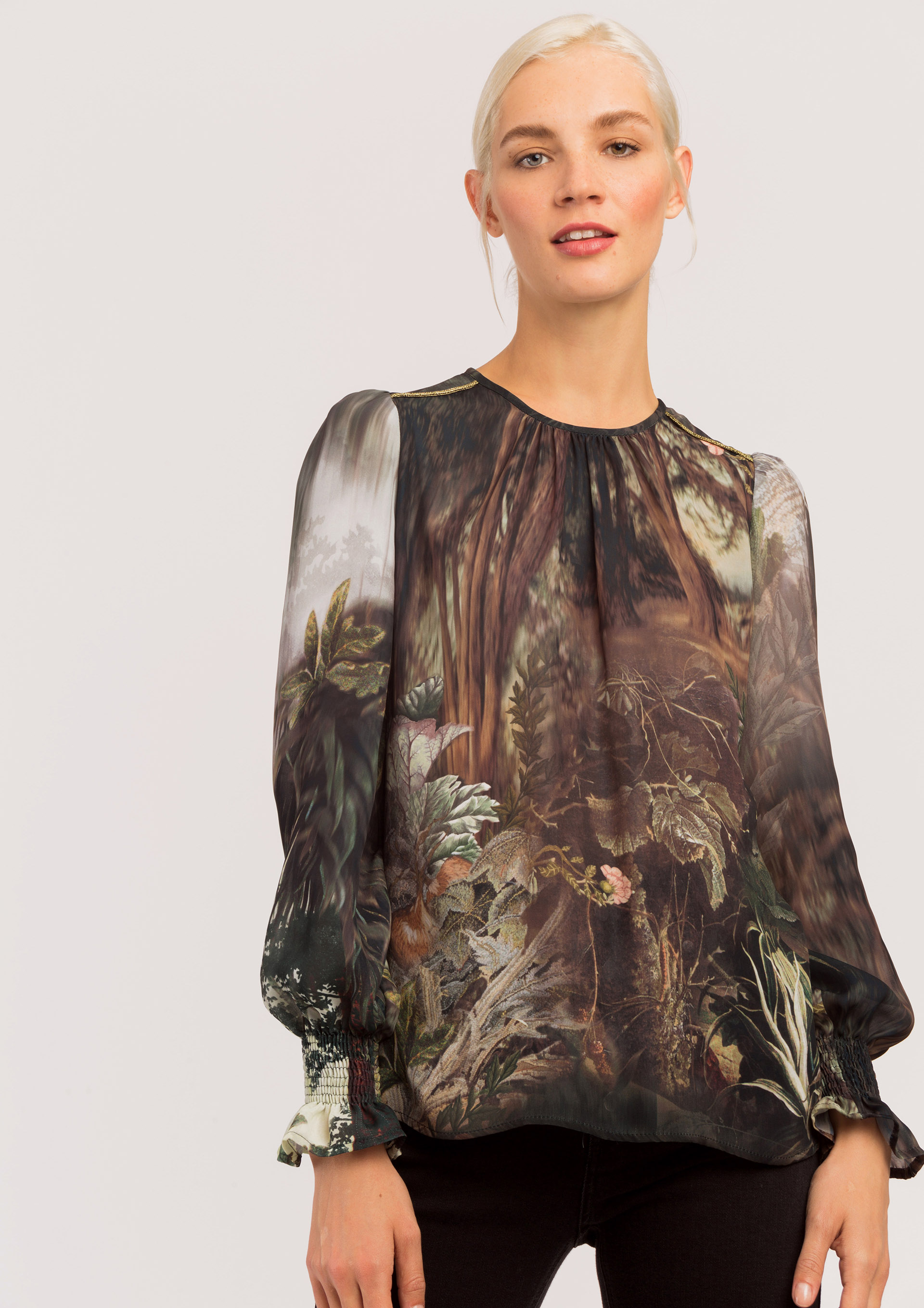 Print blouse in green.