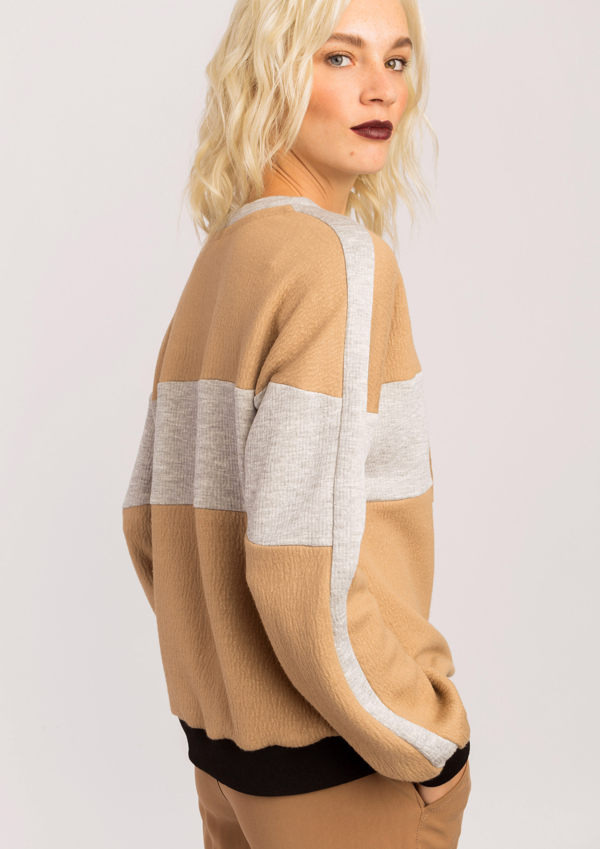 Camel Sweatshirt 