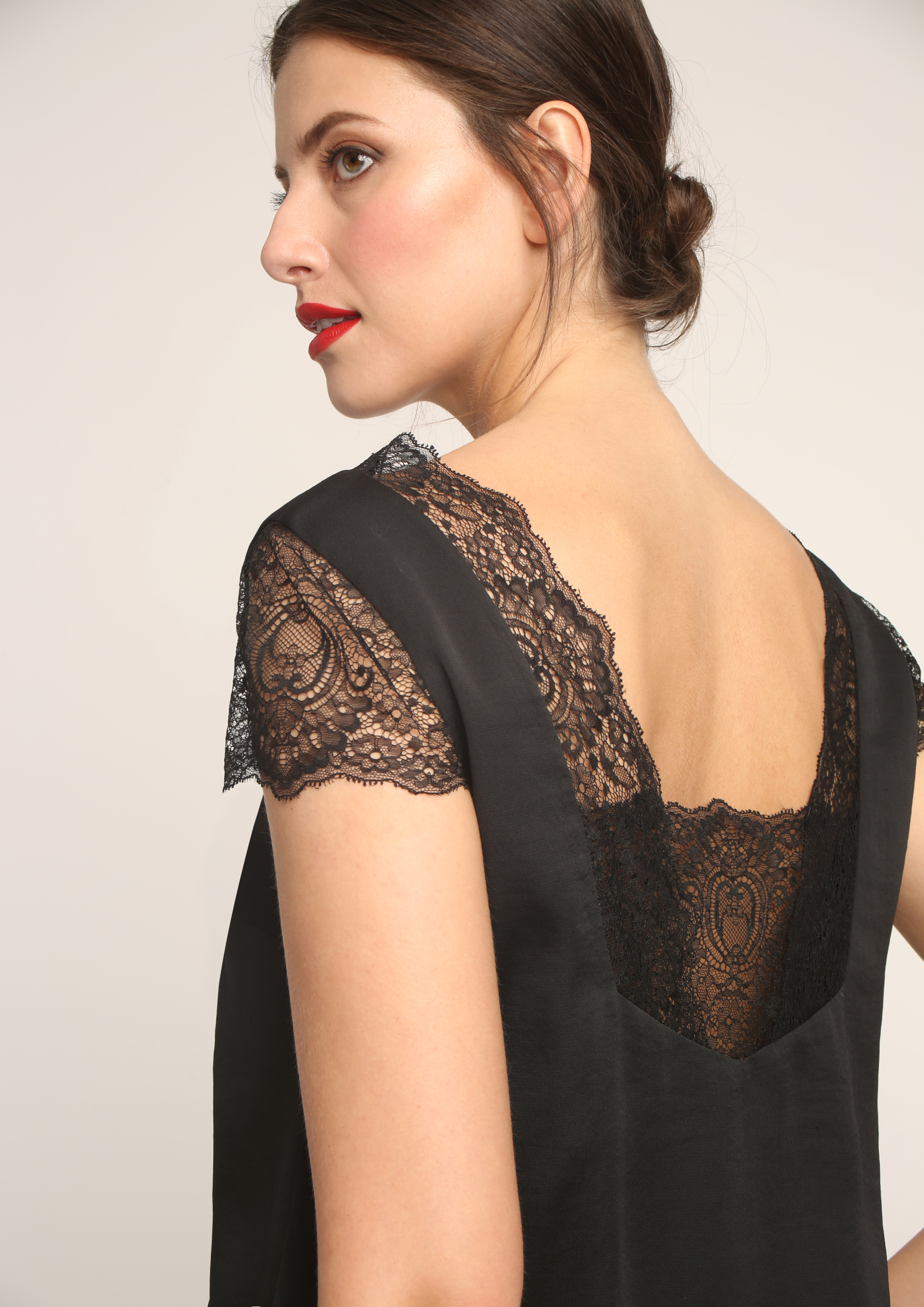 lace up black top