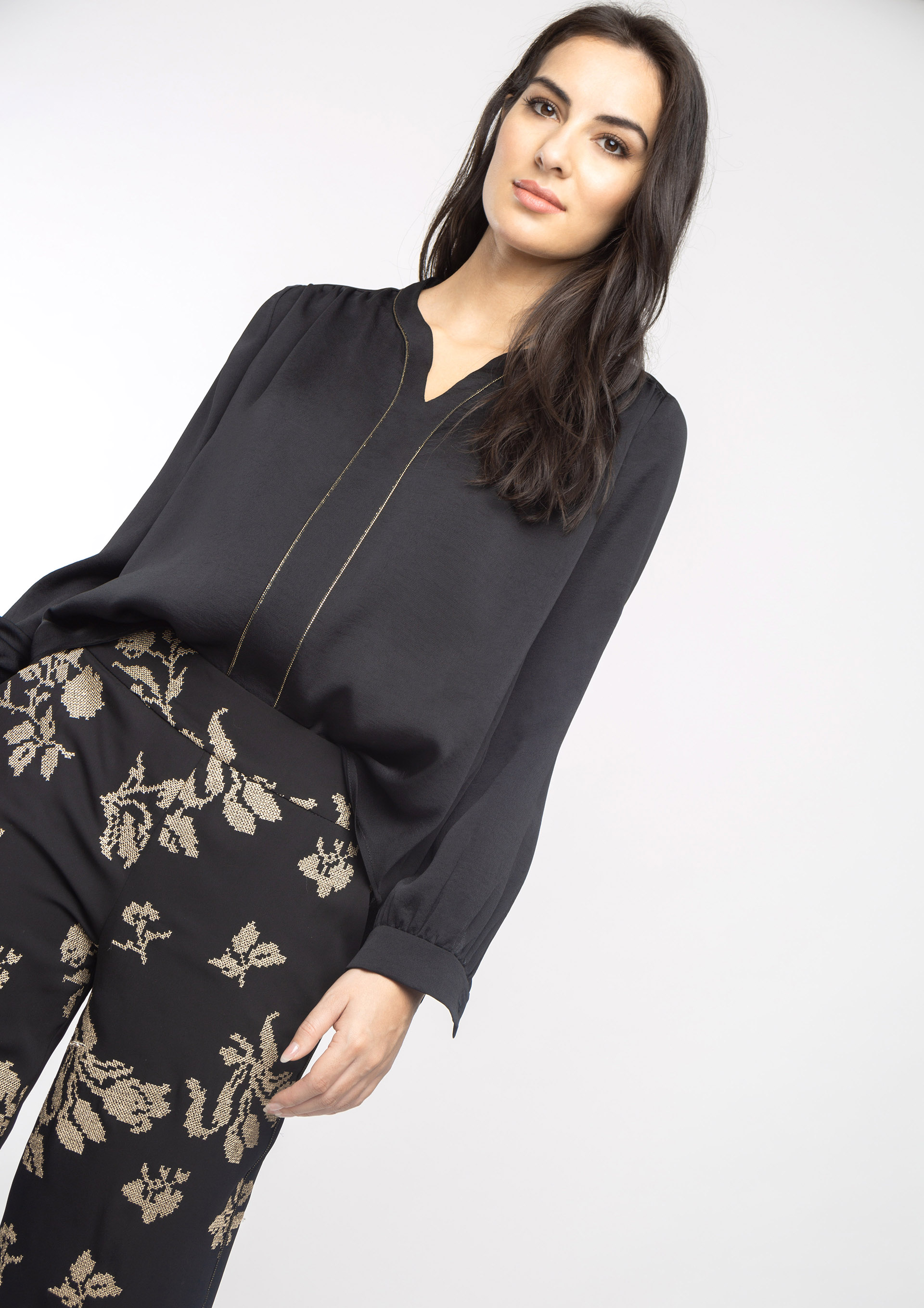 Blusa negra on sale satinada