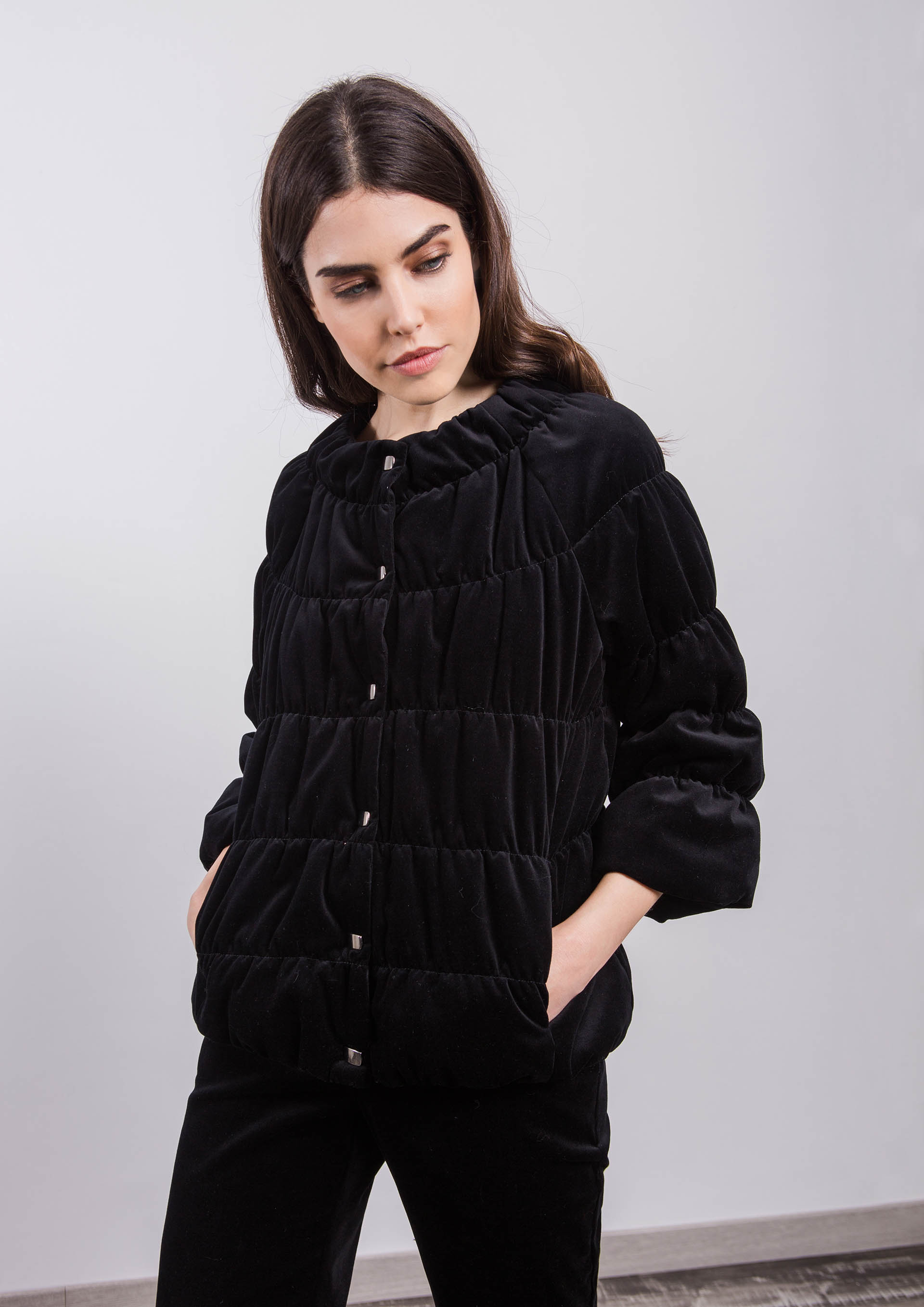 Chaqueta acolchada de terciopelo negra