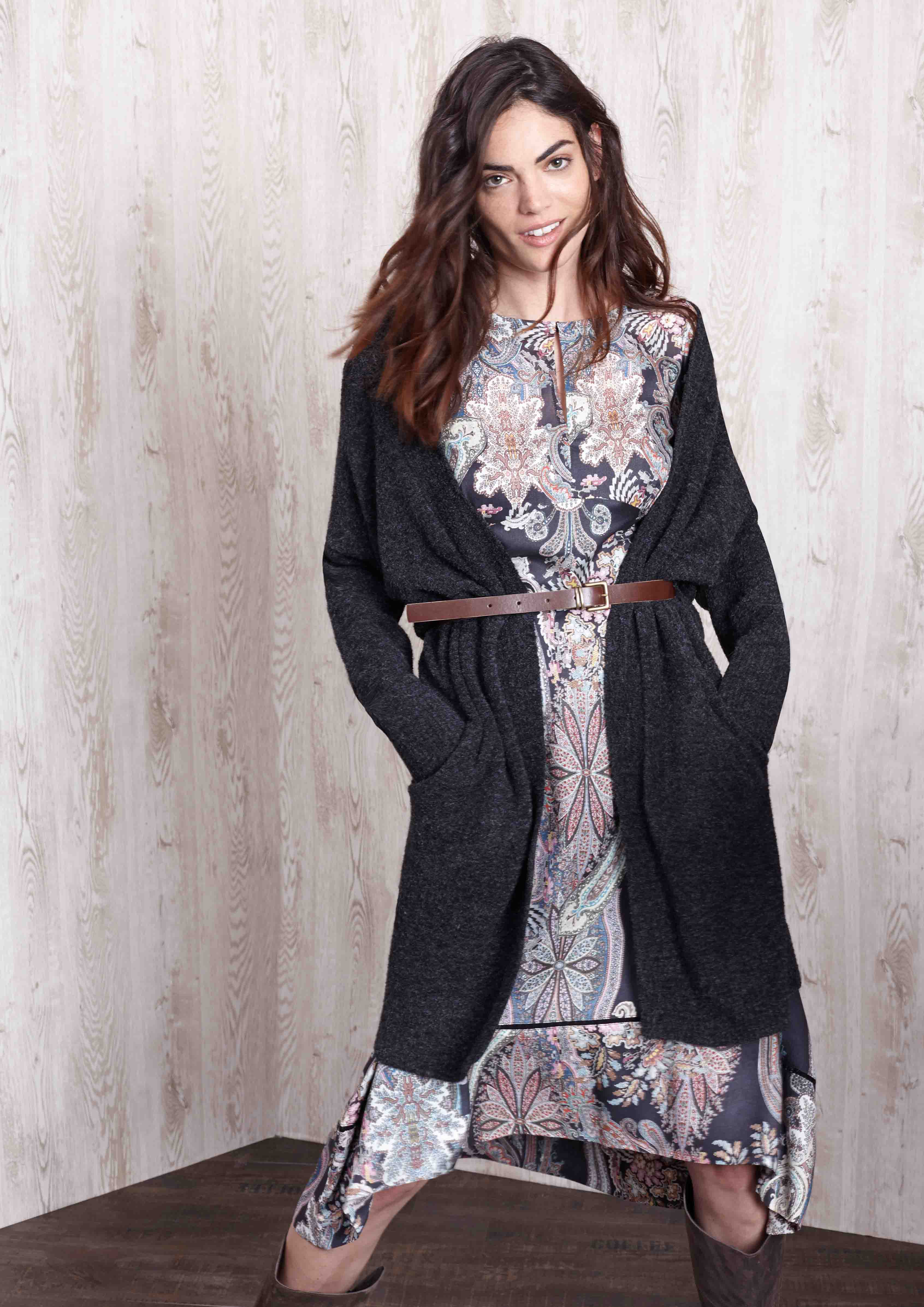 Chaqueta punto larga negra hotsell