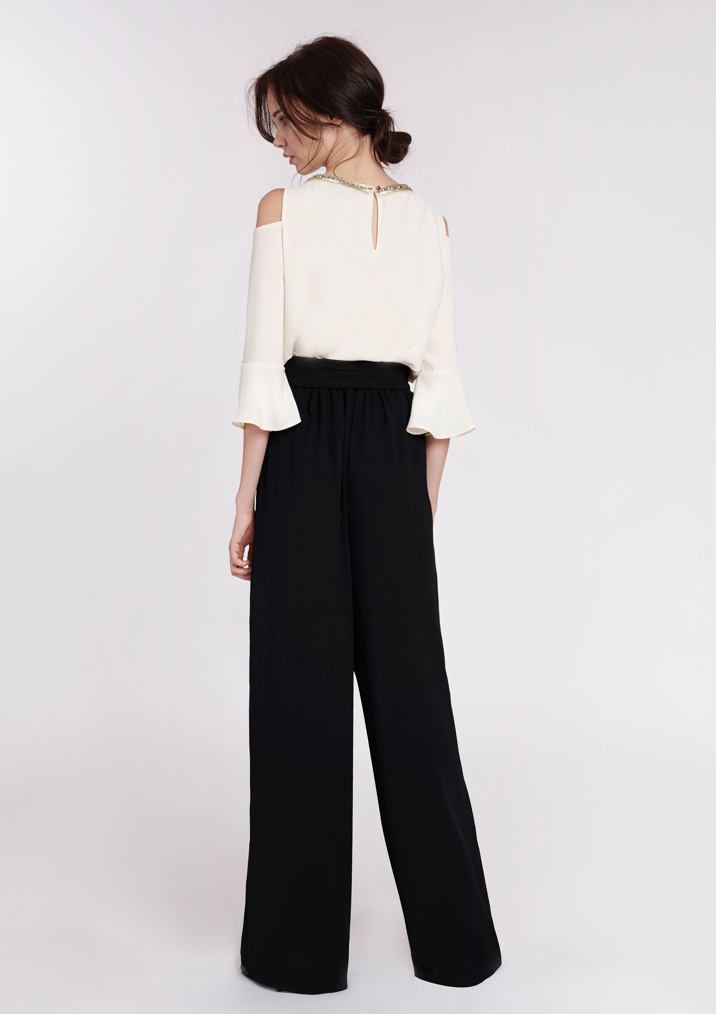 Pantalon negro on sale con blusa verde