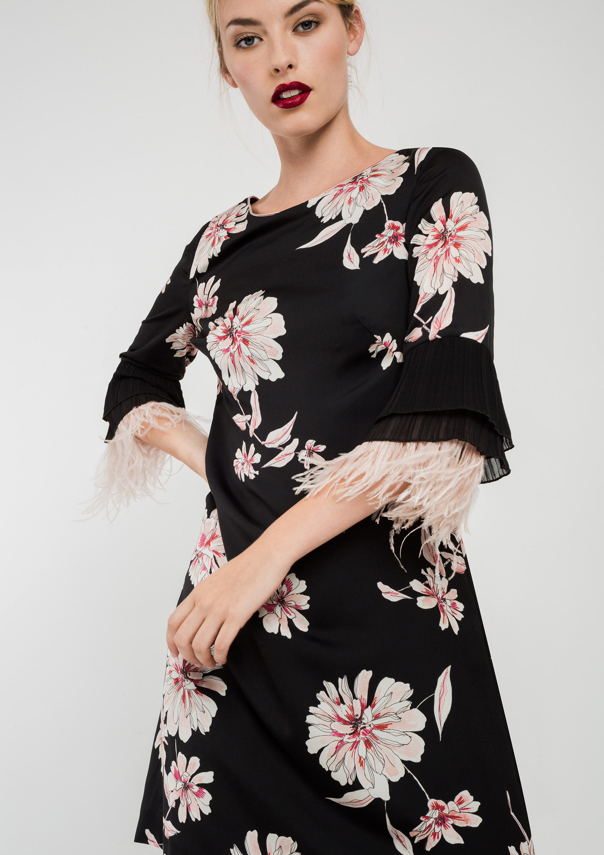 Vestido negro de fiesta estampado