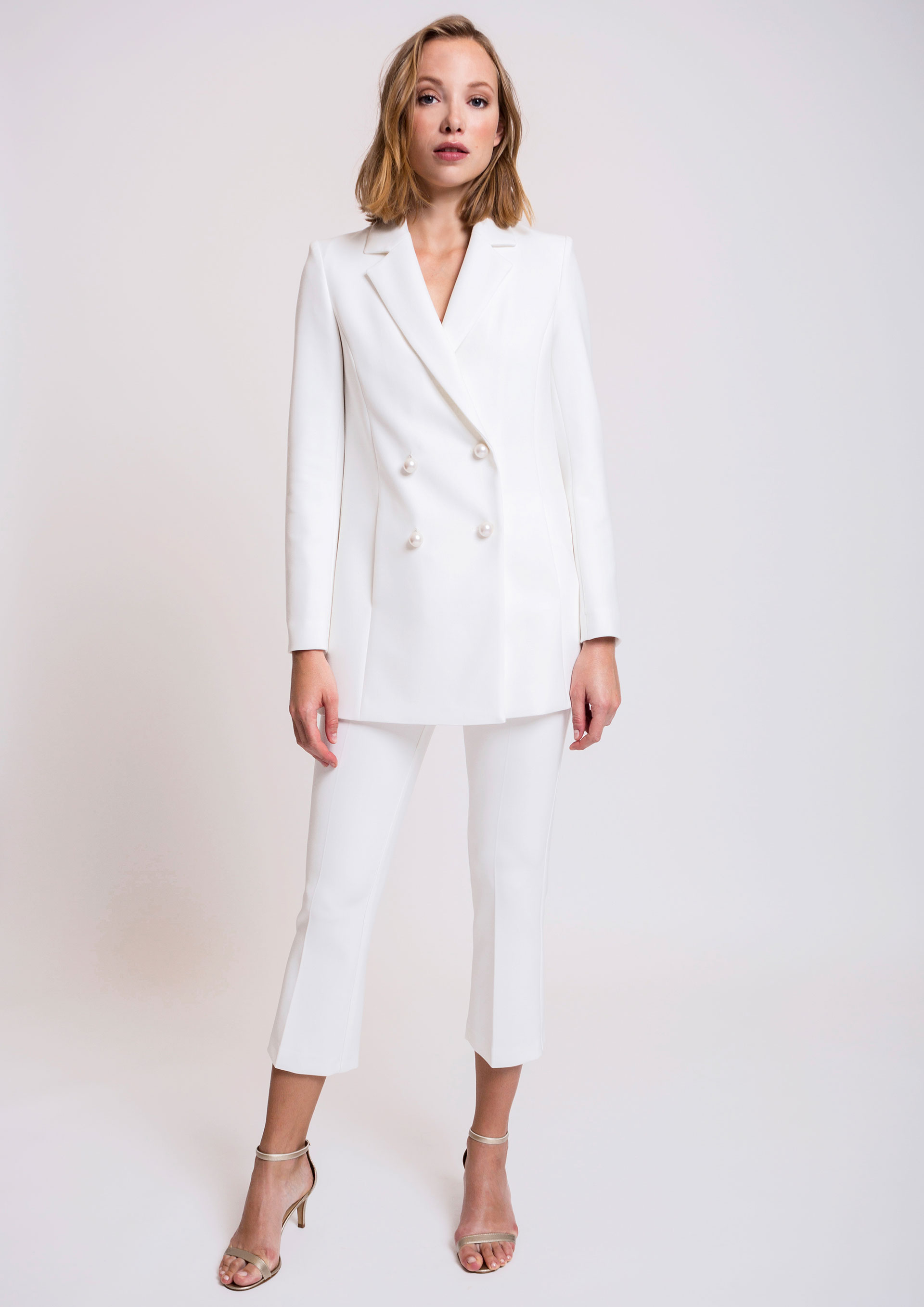 White ankle-length trousers
