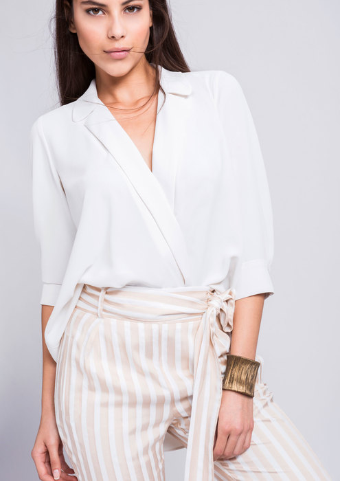 camisa cruzada blanca