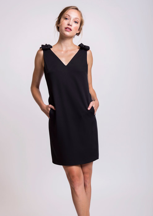 Semi fitted dress in black