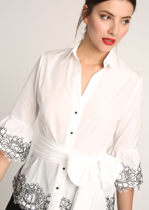 camisas blancas con puntillas