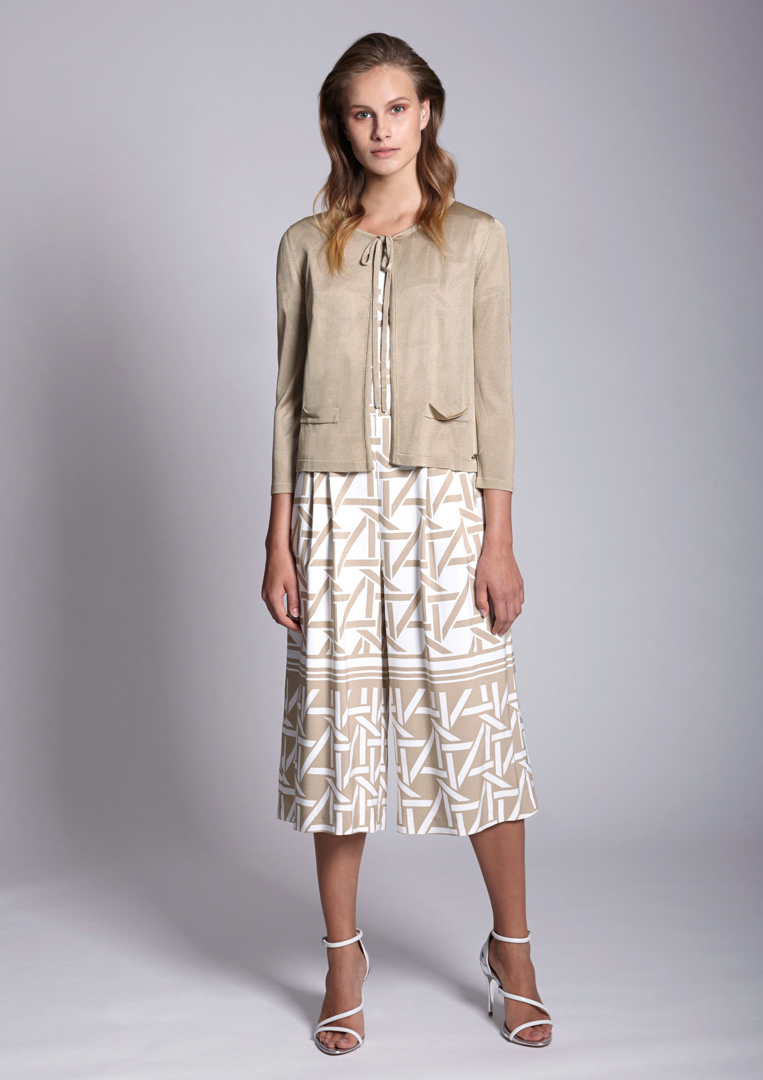 Short beige jacket