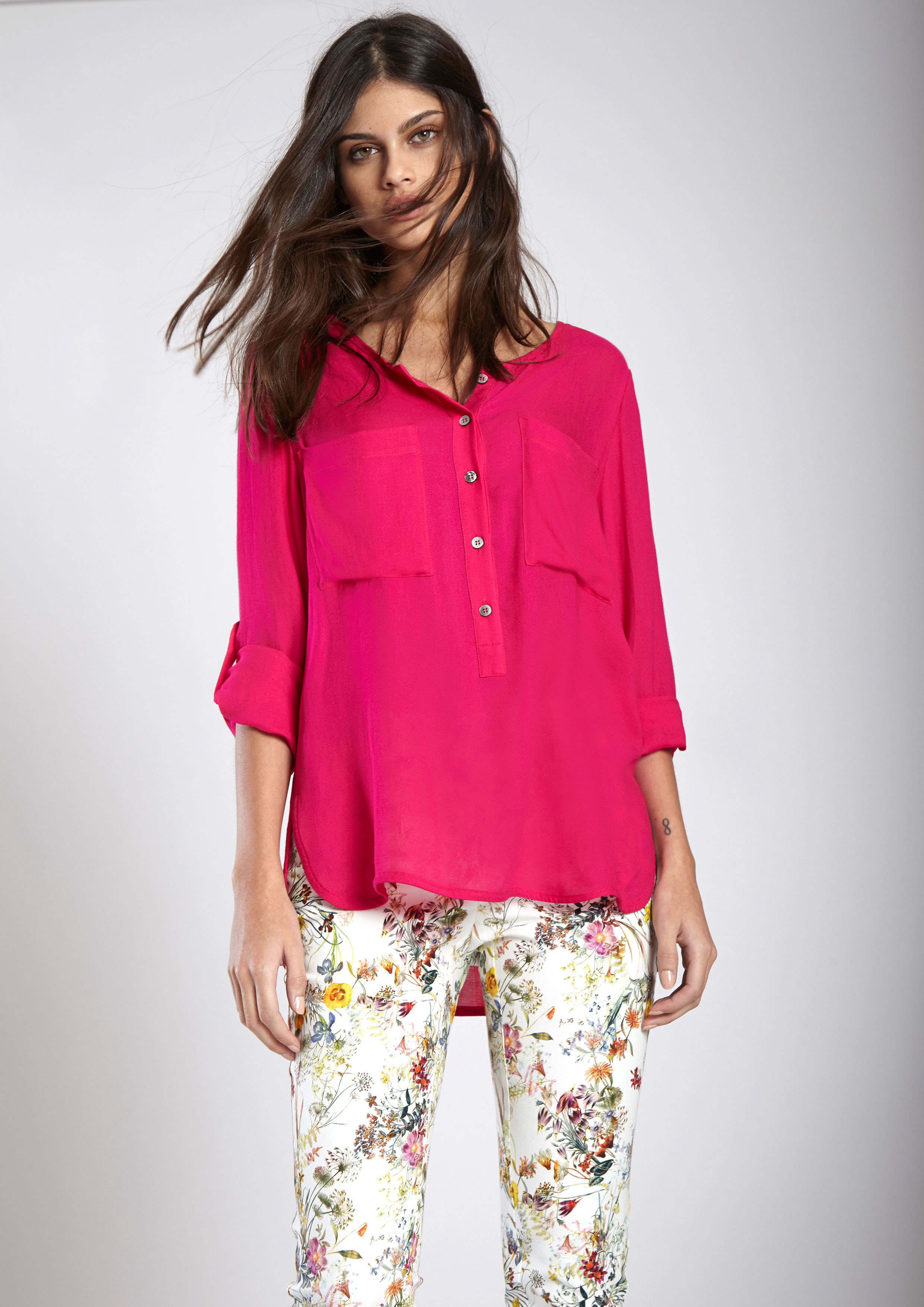 outfit blusa fucsia